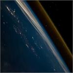 تصویر نجومی روز ناسا: مشاهده پرتاب موشک از ایستگاه فضایی بین المللی