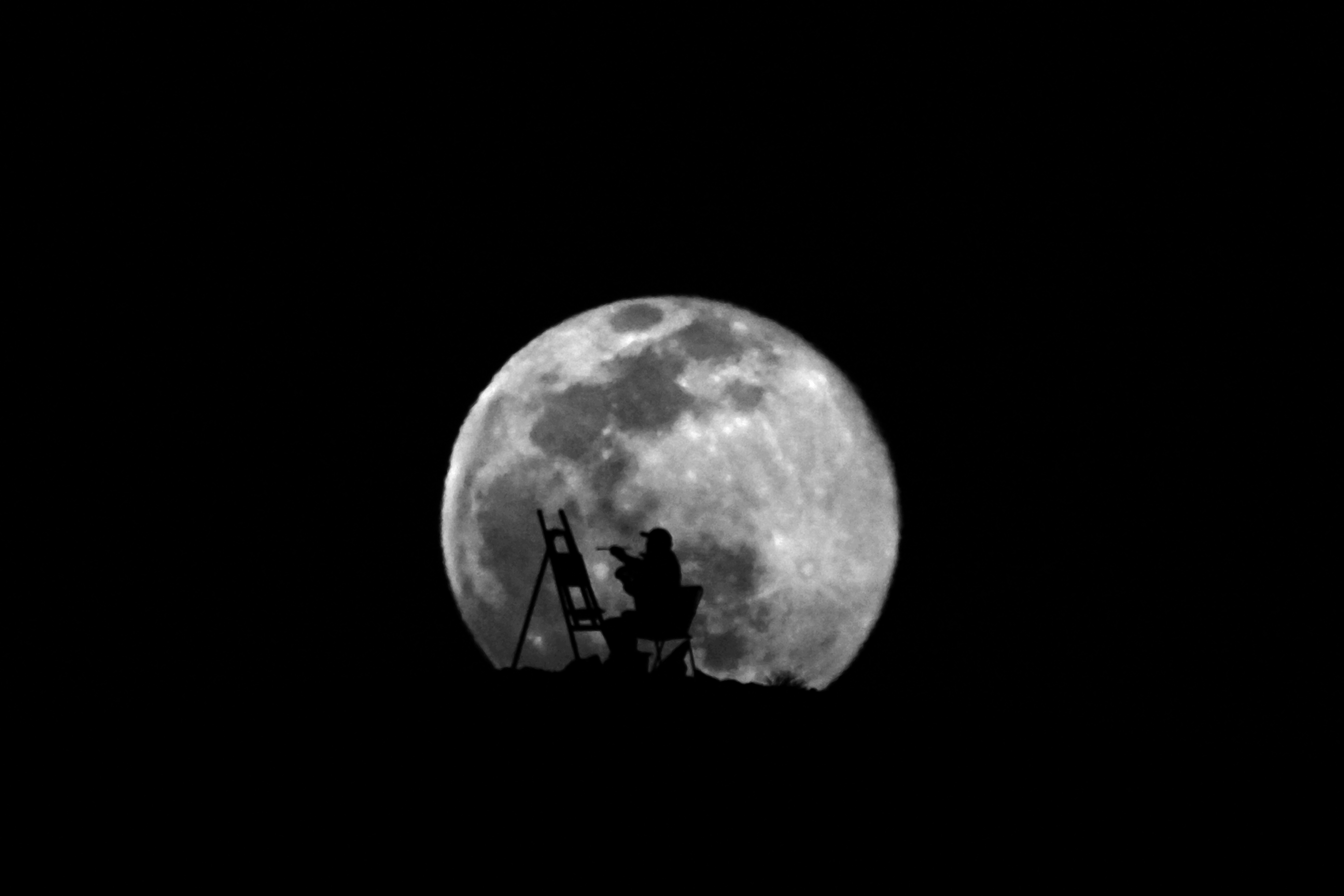 The Moon painter
