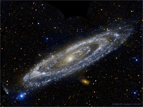 کهکشان آندرومدا در نور فرابنفش